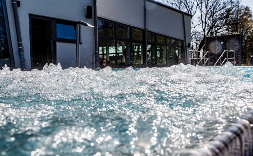 Außenbecken des aquaferrum (Nahaufnahme)